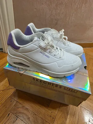 Zapatillas Skechers UNO Blancas y Moradas