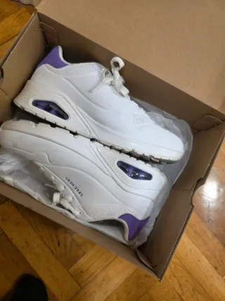 Zapatillas Skechers UNO Blancas y Moradas