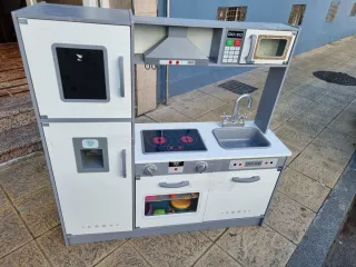 Cocinita infantil de madera como nueva