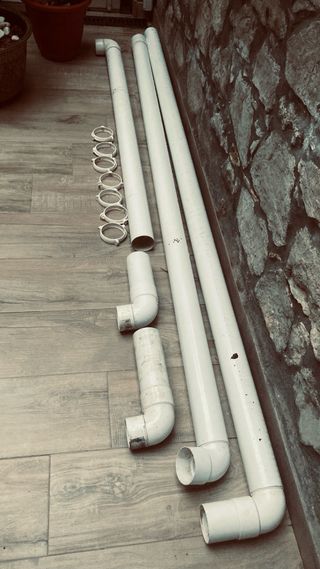 Bajante PVC, codos y abrazaderas 80 diámetro