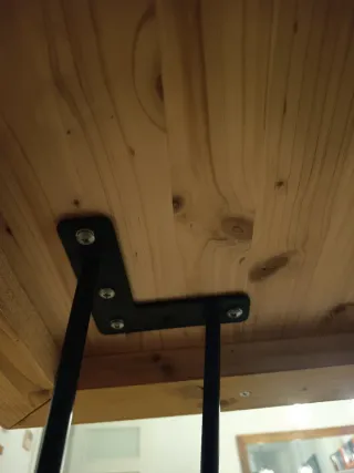 Mesa comedor madera y patas metal.