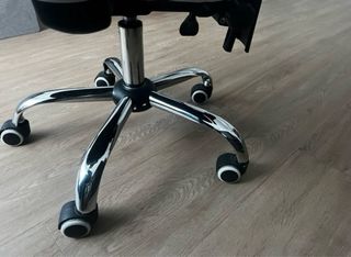 Silla de oficina ergonómica negra