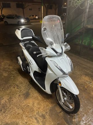 Honda SH350i Maxi Scooter Blanca