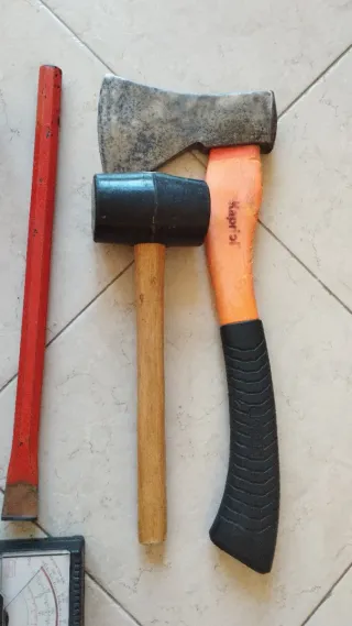 Lotto attrezzi da lavoro e ferramenta