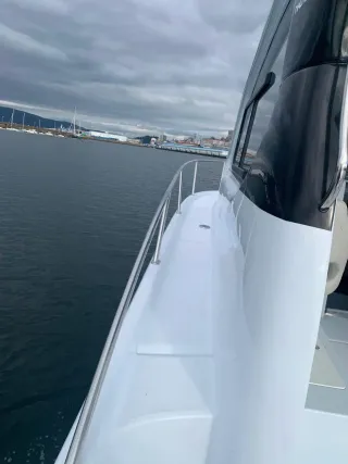 Embarcaciones Verssus V30 Cruiser  puerta lateral