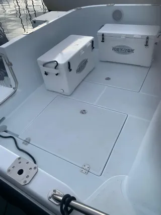 Embarcaciones Verssus V30 Cruiser  puerta lateral