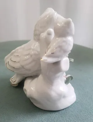 Figura de porcelana dos búhos decorativos