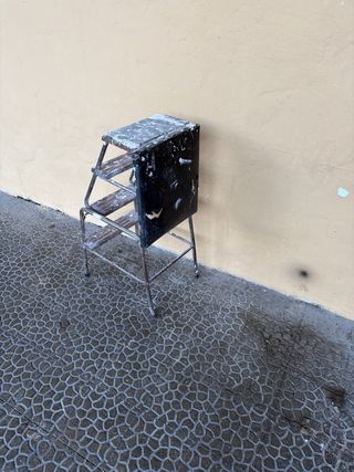 Escalera antigua banqueta silla