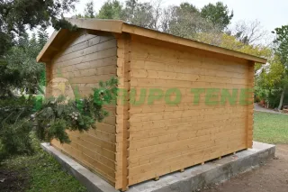 Caseta de madera y mimbre