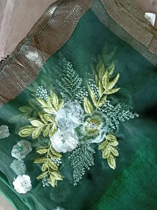 Stola/foulard verde con dettagli oro mai usato