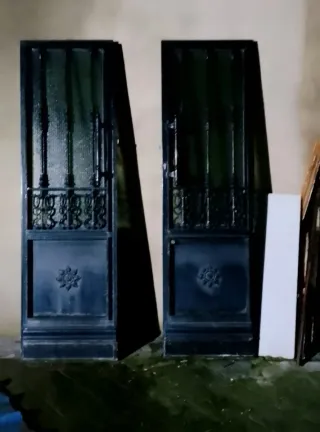 Puerta de hierro forjado