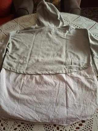 Sudadera gris con capucha T S. Ver medidas