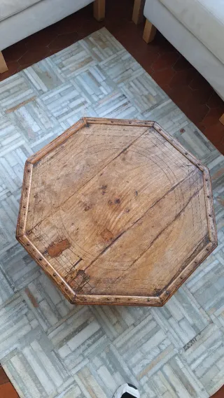 Mesa Antigua Marroquí de Madera. Diseño octogonal.