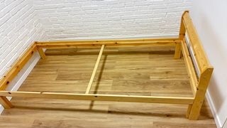 Cama individual de madera + colchón + almohada