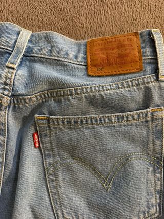 Levi's 501 W27 L28 jeans strappati