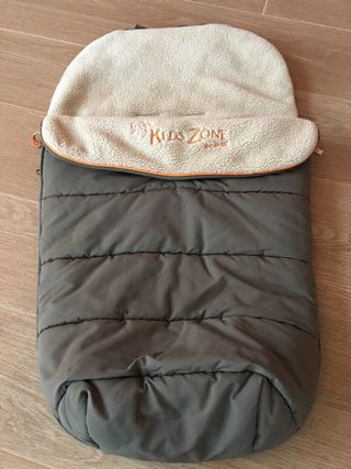 Saco universal para carrito, marca Kids Zone gris.