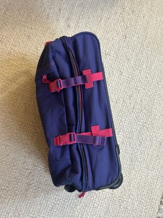 Maleta de cabina Eastpak con dos ruedas