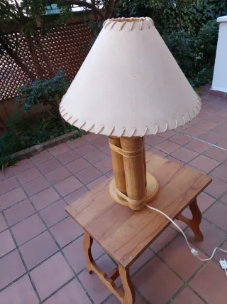 Lámpara de mesa bambú y  tela