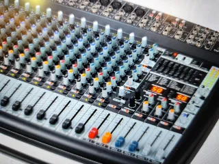 Mesa de mezclas DSP 20 canales 6000W