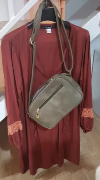 Camisola y bolso verde oliva