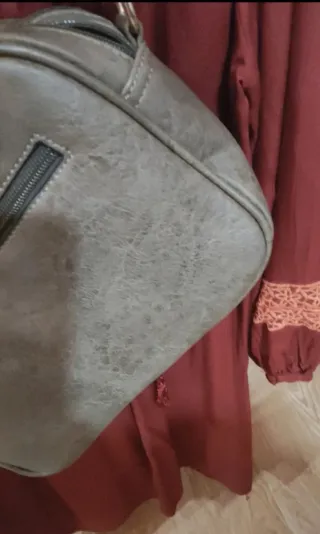 Camisola y bolso verde oliva