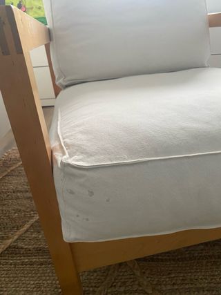 Sillón de madera beige y marrón