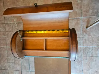 Mesa de centro rústica de madera y cristal