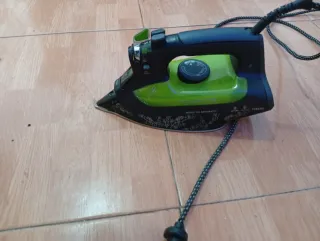 Plancha Rowenta Verde y Negra