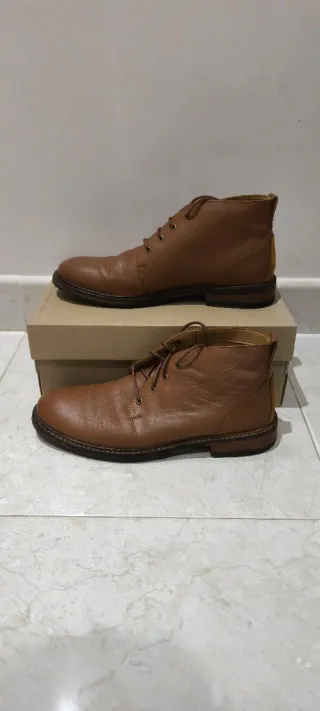Botines Clarks Clarkdale Base Marrones