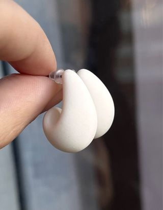 Orecchini a goccia bianchi