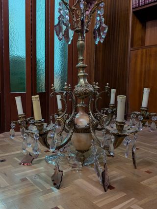 Lámpara de araña de bronce, cerámica y cristal