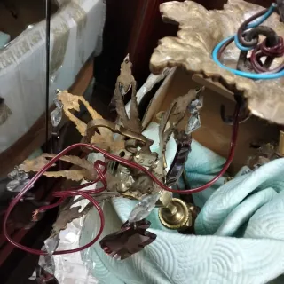 Lámpara de araña de bronce, cerámica y cristal