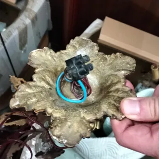 Lámpara de araña de bronce, cerámica y cristal