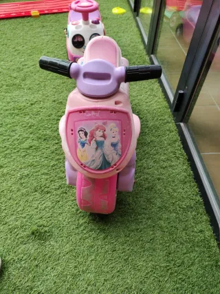 Moto de niña Princesas Disney usada