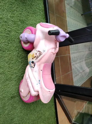 Moto de niña Princesas Disney usada