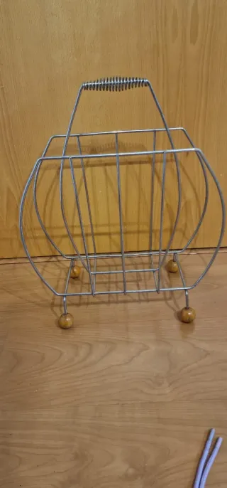 Revistero Metálico con Madera