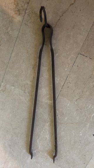 Pinza antica da camino in ferro