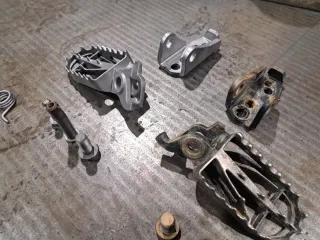 Chorreado de piezas metálicas.