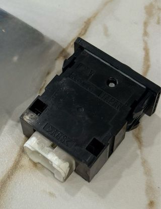 Regulador luz faro TOYOTA