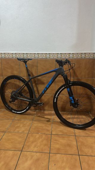 Bicicleta CUBE CARBONO DE 29 SUPER NUEVA