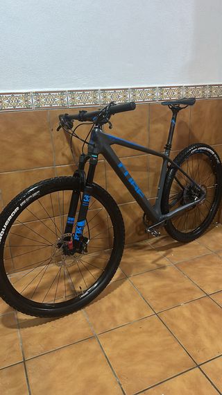 Bicicleta CUBE CARBONO DE 29 SUPER NUEVA