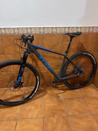 Bicicleta CUBE CARBONO DE 29 SUPER NUEVA