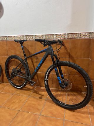 Bicicleta CUBE CARBONO DE 29 SUPER NUEVA