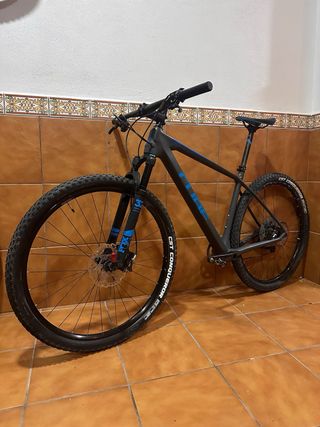 Bicicleta CUBE CARBONO DE 29 SUPER NUEVA