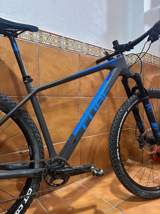 Bicicleta CUBE CARBONO DE 29 SUPER NUEVA