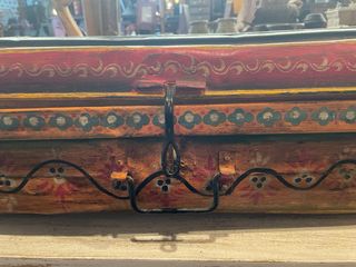 Caja Baúl antiguo hindú de metal policromado