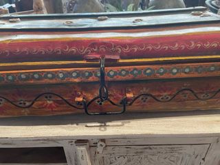 Caja Baúl antiguo hindú de metal policromado