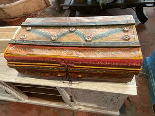 Caja Baúl antiguo hindú de metal policromado