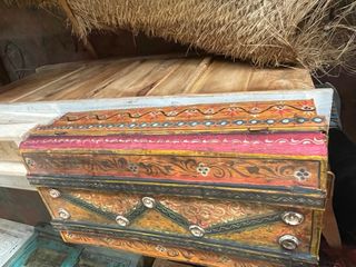 Caja Baúl antiguo hindú de metal policromado