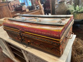 Caja Baúl antiguo hindú de metal policromado